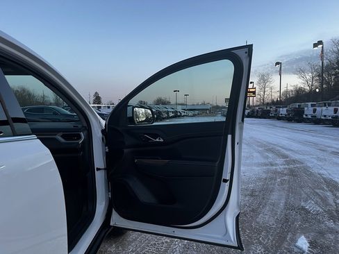 Certified 2023 GMC Acadia SLE image 31