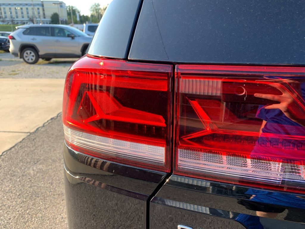 Used 2025 Volkswagen Atlas Peak Edition SE AWD/4WD image 34