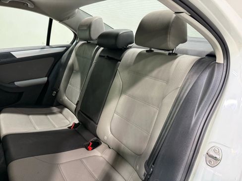 Used 2013 Volkswagen Jetta SE image 24