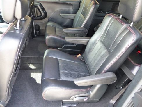 Used 2017 Dodge Grand Caravan GT FWD image 21