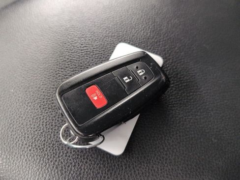 Used 2025 Toyota RAV4 XLE AWD/4WD image 27