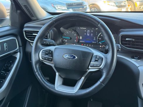 Used 2023 Ford Explorer XLT w/ Equipment Group 202A AWD/4WD image 22