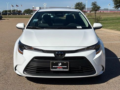 Used 2026 Toyota Corolla LE image 3