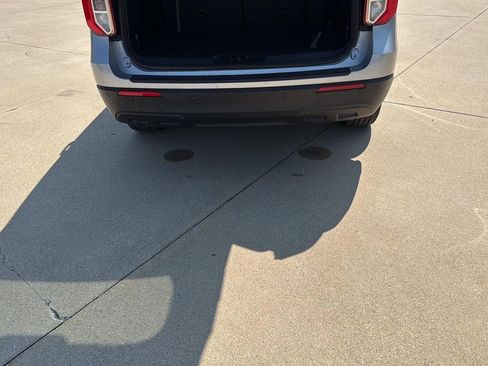 Used 2023 Ford Explorer XLT image 16