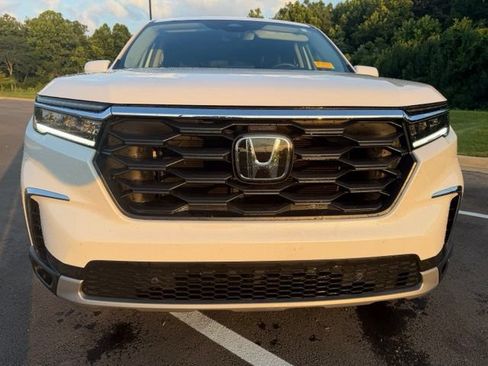 Used 2025 Honda Pilot EX-L image 2