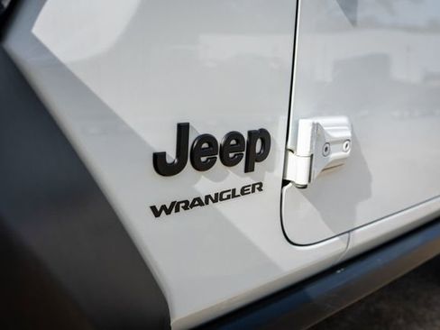 Used 2022 Jeep Wrangler Willys image 15