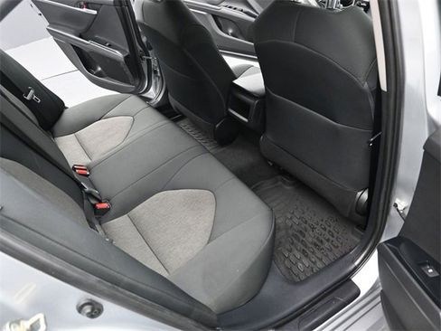 Used 2020 Toyota Camry LE image 15