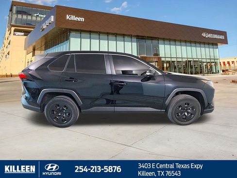 Used 2022 Toyota RAV4 LE image 5