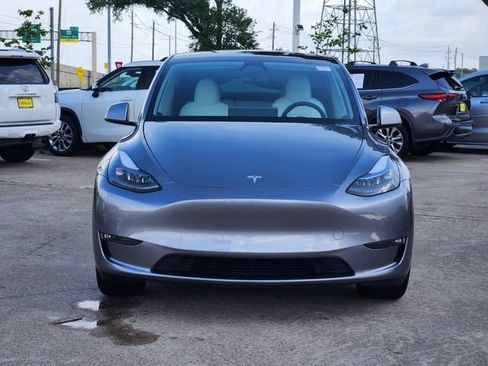 Used 2025 Tesla Model Y Long Range AWD/4WD image 2