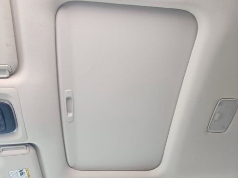 Used 2022 Toyota Corolla Cross XLE w/ Convenience Package image 25