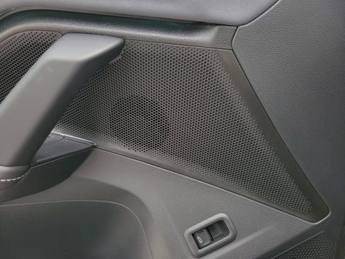 New 2026 Volkswagen Tiguan SE FWD image 18