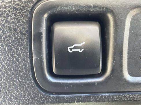 Certified 2021 Ford Expedition XLT image 9