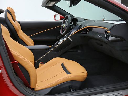 Used 2026 Ferrari Roma Spider RWD image 39