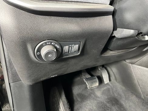 Used 2025 Jeep Compass Latitude AWD/4WD image 31