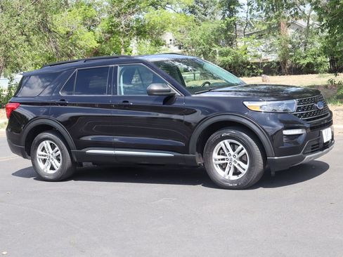 Used 2021 Ford Explorer XLT w/ Equipment Group 202A AWD/4WD image 2