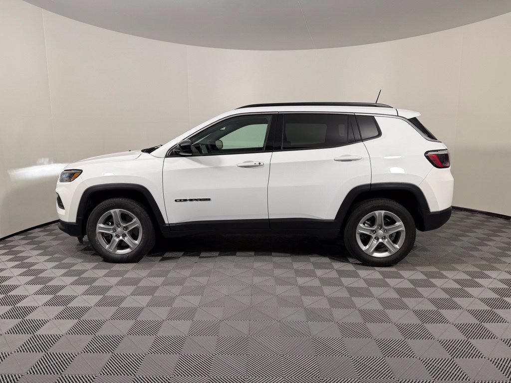 Used 2023 Jeep Compass Latitude AWD/4WD image 2