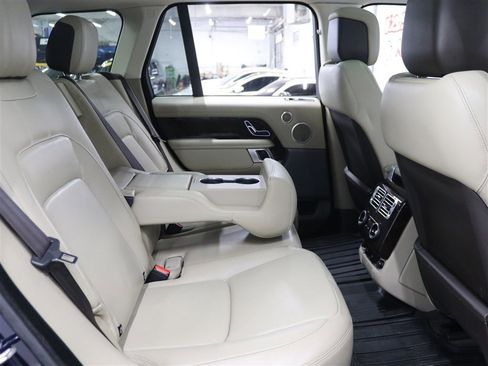 Used 2020 Land Rover Range Rover HSE image 17