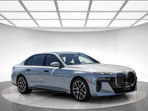 Used 2023 BMW 760i xDrive AWD/4WD image 5