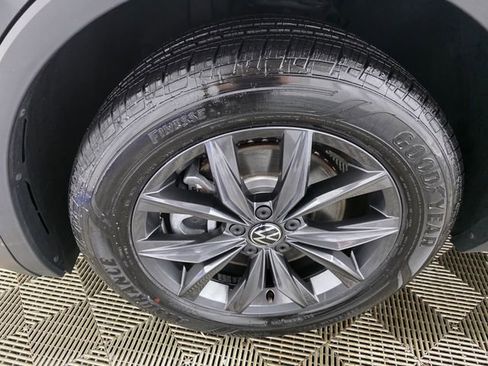 Certified 2023 Volkswagen Tiguan SE w/ Panoramic Sunroof Package image 10