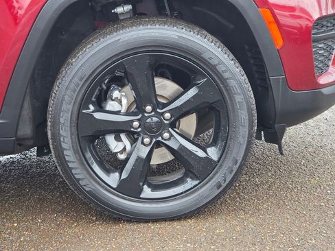 Used 2023 Jeep Grand Cherokee Altitude image 31