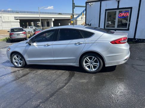 Used 2018 Ford Fusion SE w/ Fusion SE Technology Package image 8