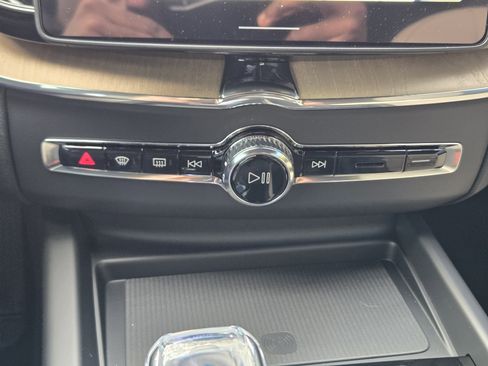 New 2026 Volvo XC60 T8 Plus w/ Protection Package Premier image 21