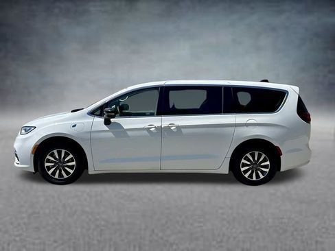 Used 2024 Chrysler Pacifica Limited FWD image 8