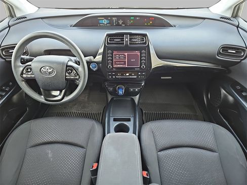 Used 2021 Toyota Prius LE image 9