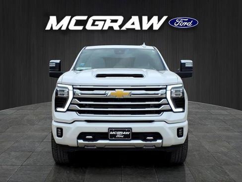 Used 2024 Chevrolet Silverado 2500 High Country w/ High Country Premium Package AWD/4WD image 3