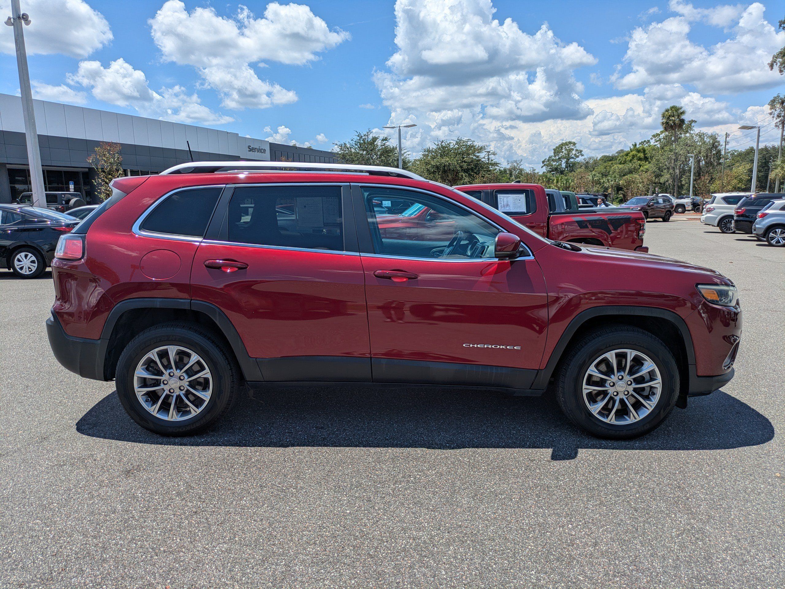 Used 2020 Jeep Cherokee Latitude Plus w/ Cold Weather Group AWD/4WD image 3
