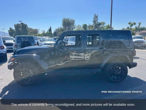 Used 2025 Jeep Wrangler Unlimited Sahara AWD/4WD image 2