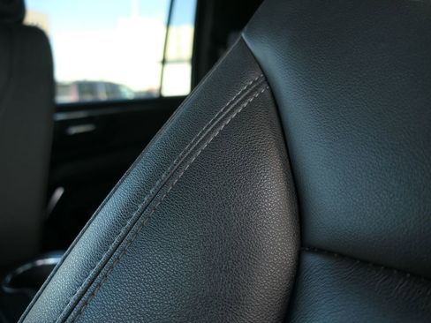 Used 2025 Chevrolet Suburban Z71 AWD/4WD image 11