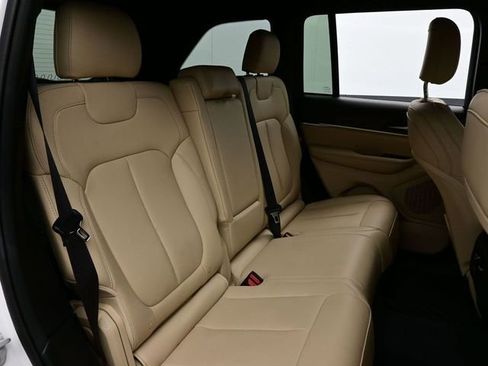 Used 2023 Jeep Grand Cherokee Limited image 15