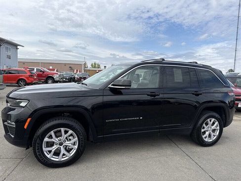 Used 2022 Jeep Grand Cherokee Limited AWD/4WD image 2