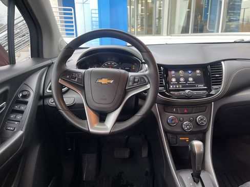 Used 2022 Chevrolet Trax LT w/ LT Convenience Package image 17