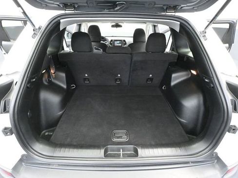 Used 2019 Jeep Cherokee Latitude w/ Popular Appearance Group image 39