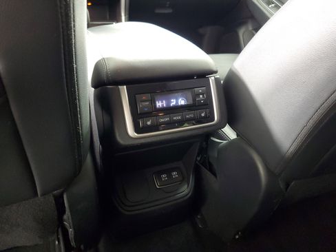 Used 2022 Subaru Ascent Limited image 17