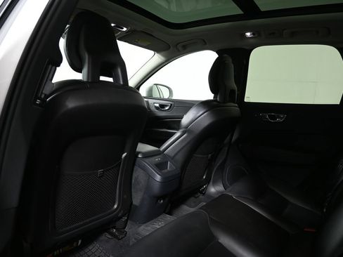 Used 2019 Volvo XC60 T5 Momentum w/ Multimedia Package AWD/4WD image 7