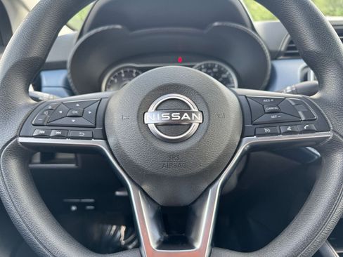 Used 2025 Nissan Versa SV image 25