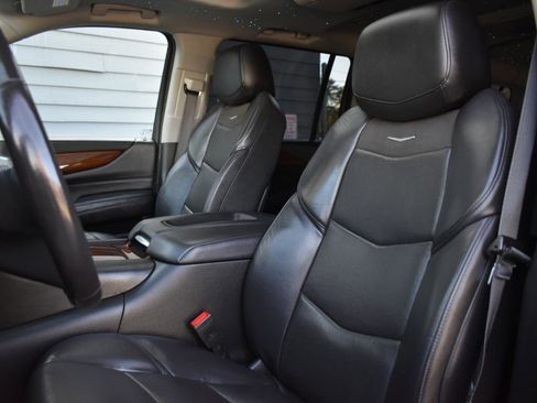 Used 2020 Cadillac Escalade ESV Premium Luxury image 23