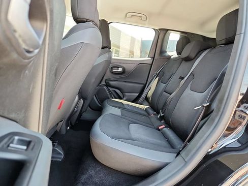 Used 2022 Jeep Renegade Trailhawk AWD/4WD image 6