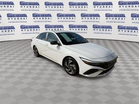 Used 2025 Hyundai Elantra Sport image 2