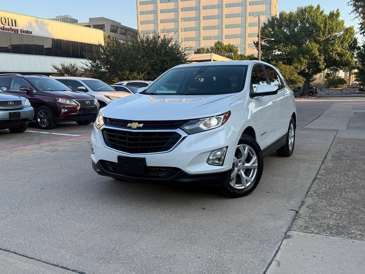 Used 2021 Chevrolet Equinox LT FWD image 2