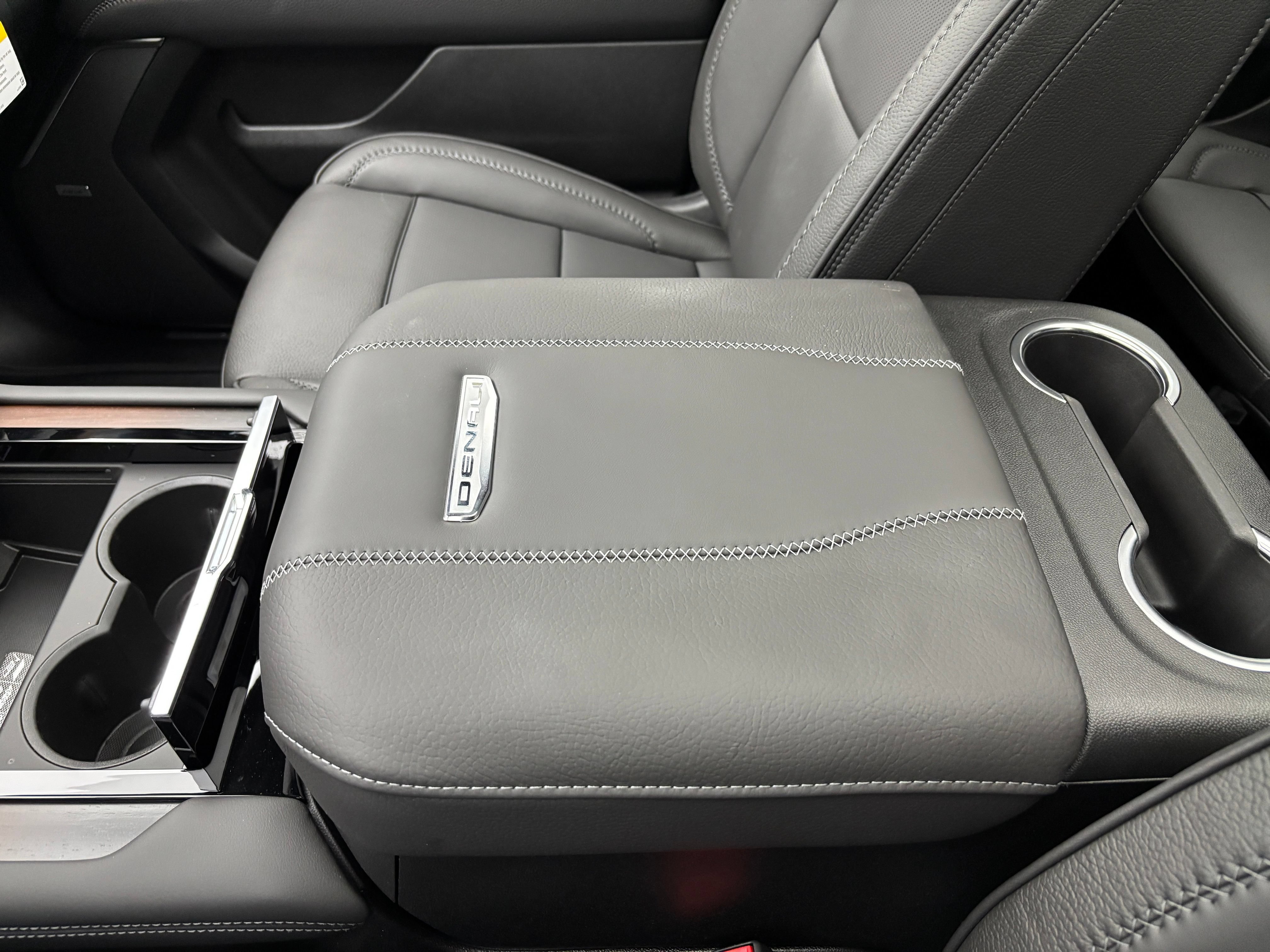 New 2026 GMC Yukon Denali w/ Advanced Technology Package AWD/4WD image 37