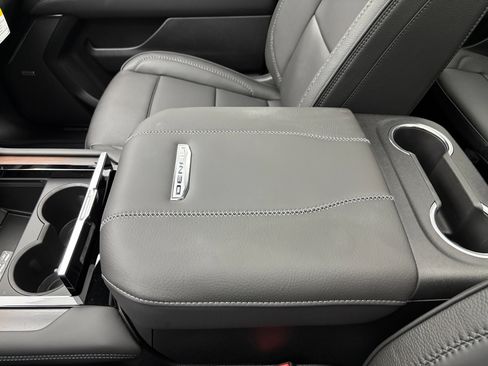New 2026 GMC Yukon Denali w/ Advanced Technology Package AWD/4WD image 37