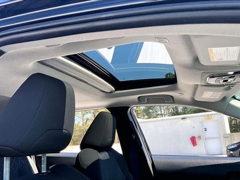 Used 2024 Toyota Corolla Cross LE w/ Moonroof Package image 14