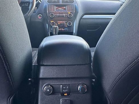 Used 2018 Ford Explorer XLT FWD image 14