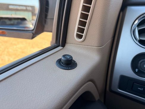 Used 2014 Ford F150 Lariat w/ Lariat Chrome Package image 23