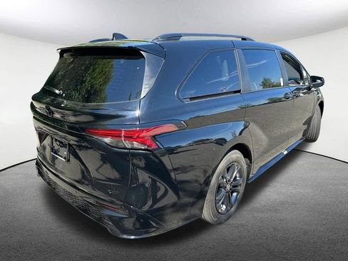New 2026 Toyota Sienna XSE AWD/4WD image 9