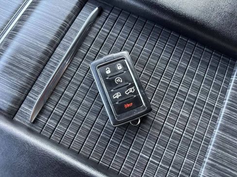 Used 2023 Jeep Wagoneer Series III w/ Preferred Equipment Group AWD/4WD image 28